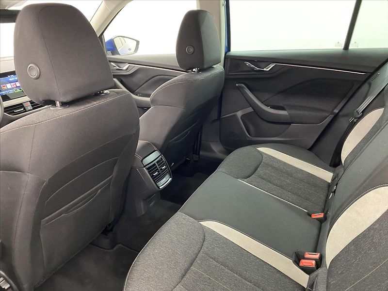 Škoda Kamiq 1,0 TSI 85kW Top Selection - fotka 6 z 30
