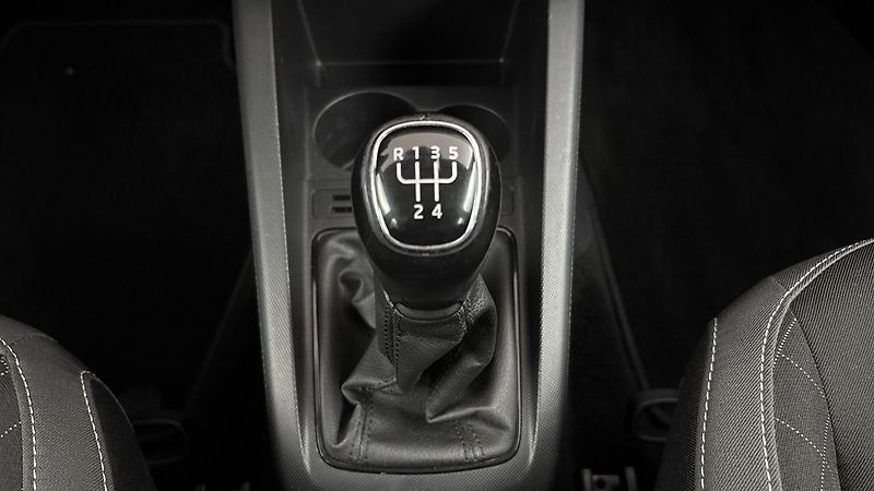Škoda Fabia 1.0 TSI Ambition Combi - fotka 24 z 24