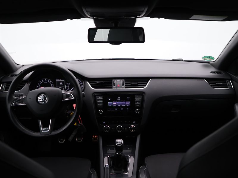 Škoda Octavia 2,0 TDI 135kW RS CR Aut.klima - fotka 21 z 28