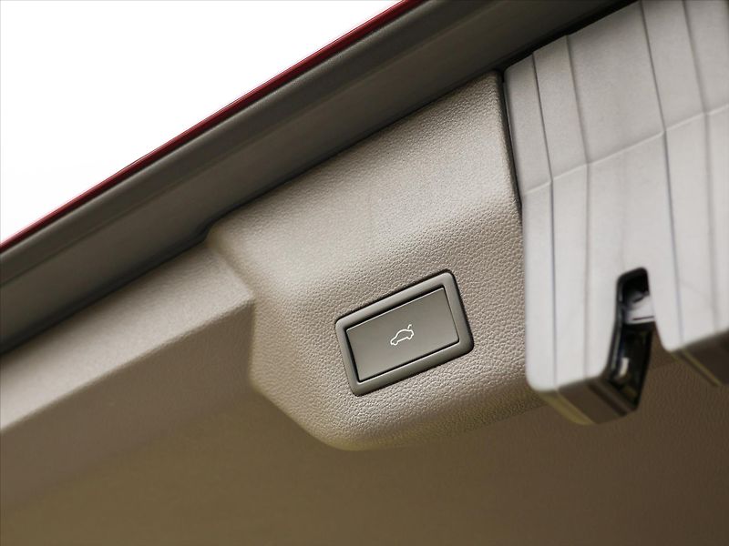 Volkswagen Multivan 2,0 TDI DSG Long Style 7-Míst - fotka 11 z 43