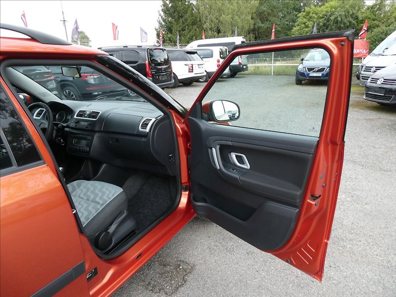 Škoda Fabia 1,4 i16V 1.MAJITEL,závěs,2xkol - fotka 23 z 48