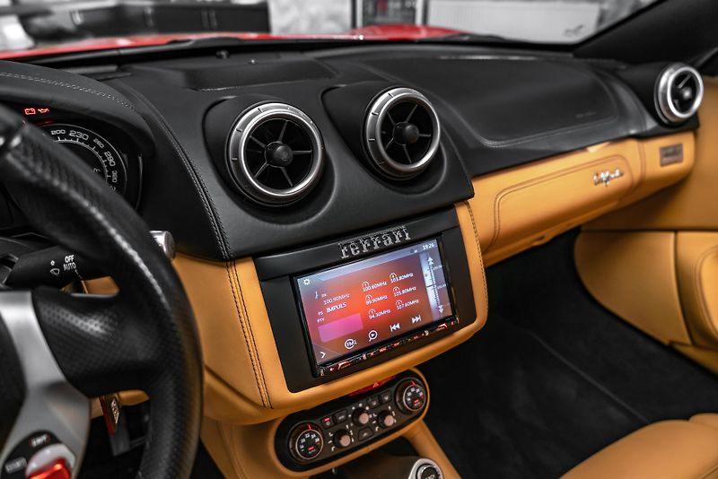 Ferrari California ROSSO CORSA/KAMERA/ - fotka 18 z 22