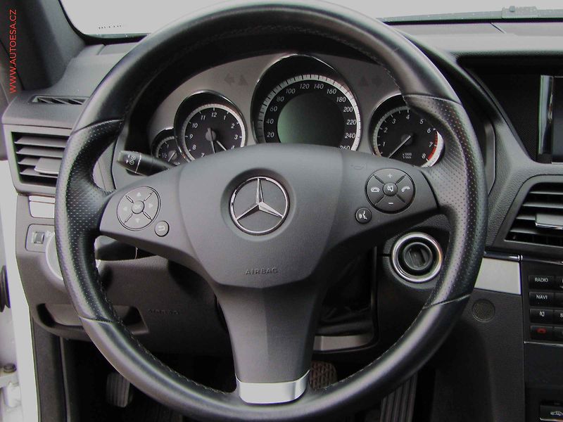 Mercedes-Benz Třídy E (2010) 1.8 CGi E 250 CGi, AT, tempo - fotka 15 z 20