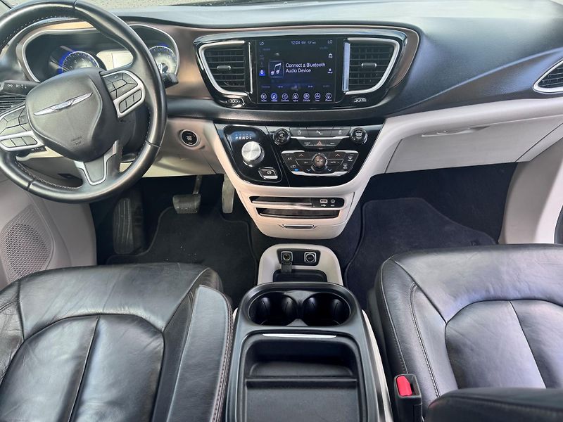 Chrysler Pacifica (2017) 3,6 RU Touring L 8 míst 2017 - fotka 13 z 20