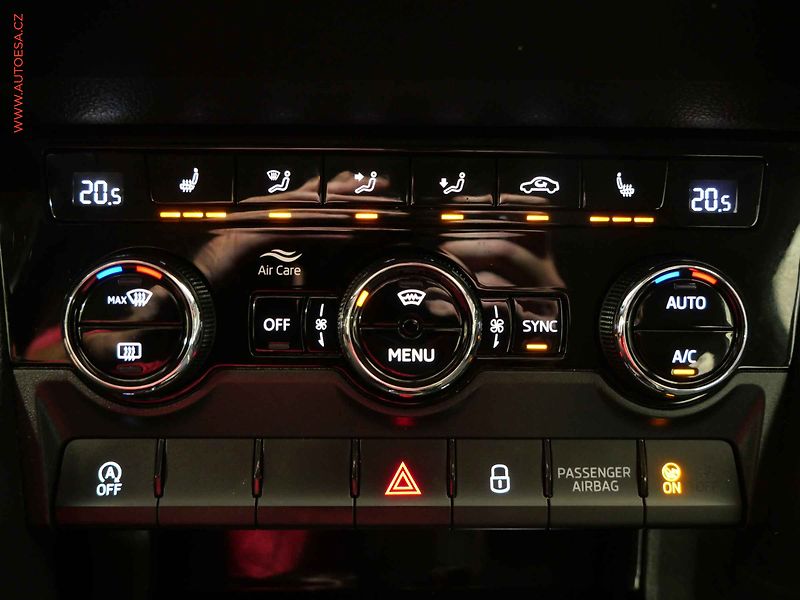 Škoda Karoq (2018) 1.6TDi, ČR, Ambition, DSG - fotka 16 z 19
