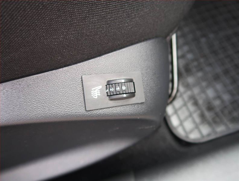 Peugeot 2008 (2019) 1.2 PureTech, Serv.kniha - fotka 20 z 20