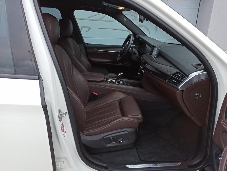 BMW X5 xDRIVE 30d 190kW ČR - fotka 16 z 31