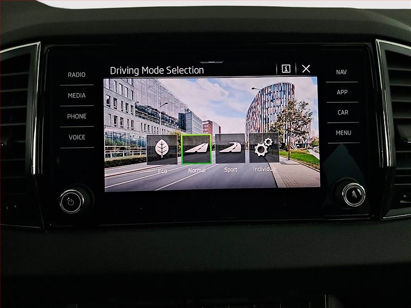 Škoda Karoq (2023) 1.5 TSI - fotka 18 z 24