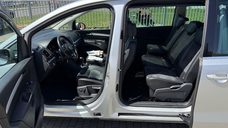 Volkswagen Sharan 2.0TSi*147kW*DSG*7MÍST*WEBASTO - fotka 10 z 27