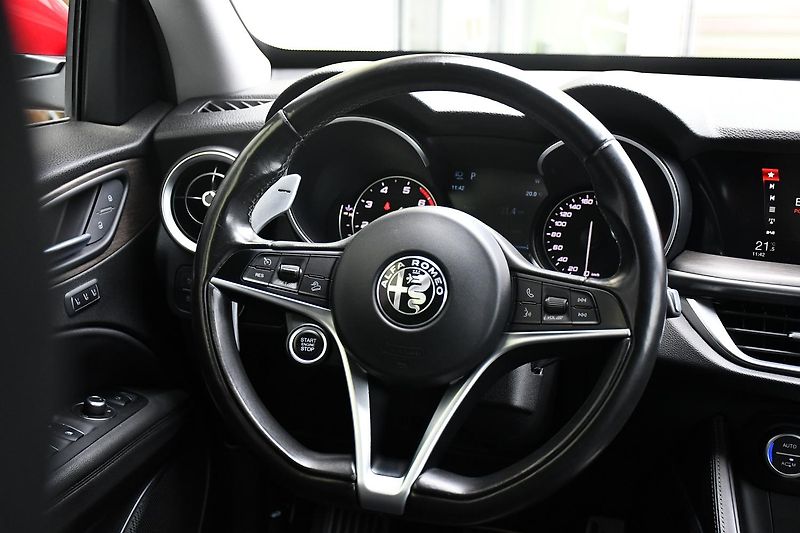 Alfa Romeo Stelvio 2.0 206kW Q4 VELOCE - fotka 6 z 35