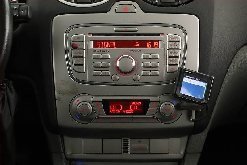 Ford Focus (2009) 1.6 16V, nová STK, Tažné - fotka 9 z 11