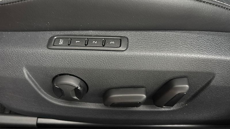 Škoda Superb 2.0 TSI DSG L&K - fotka 21 z 34