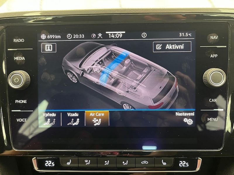 Volkswagen Passat 2.0 TDi LED SVĚTLA, rezervace - fotka 64 z 96