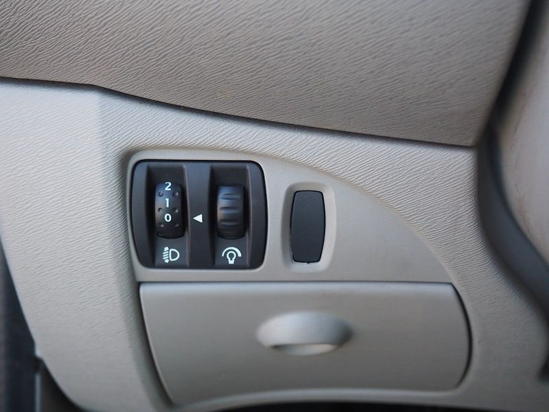 Renault Twingo (2009) 1.2i - fotka 17 z 22