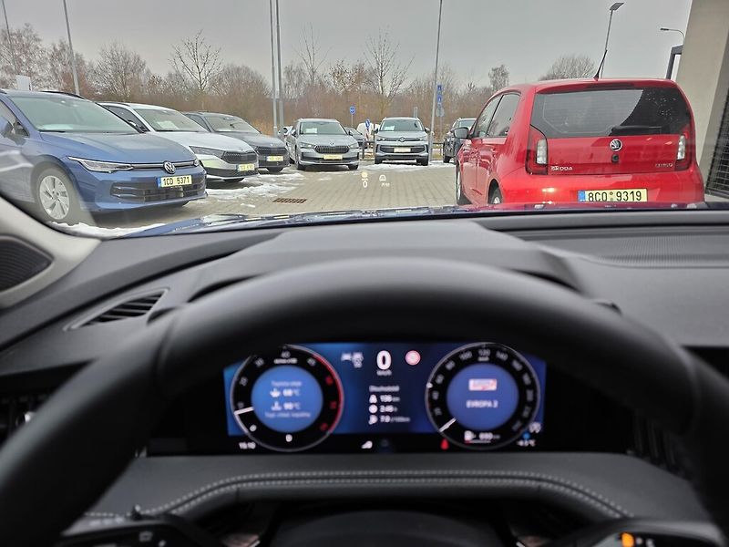 Škoda Superb Combi DSG 4M 2,0TDi 142kW L&K - fotka 8 z 26