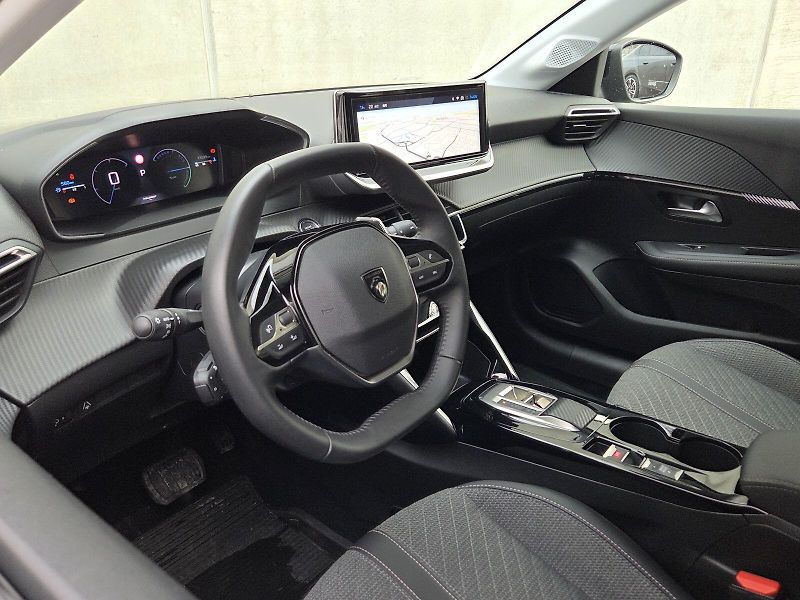 Peugeot 208 (2025) ALLURE Hybrid 100 e-DCS6 - fotka 11 z 15