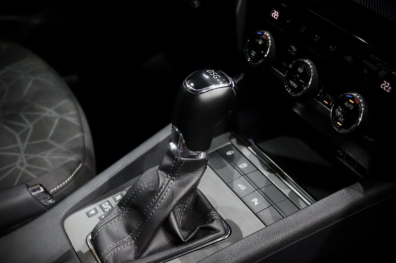 Škoda Octavia 3 FL Combi 1.8 TSI 132 kW DSG - fotka 17 z 38