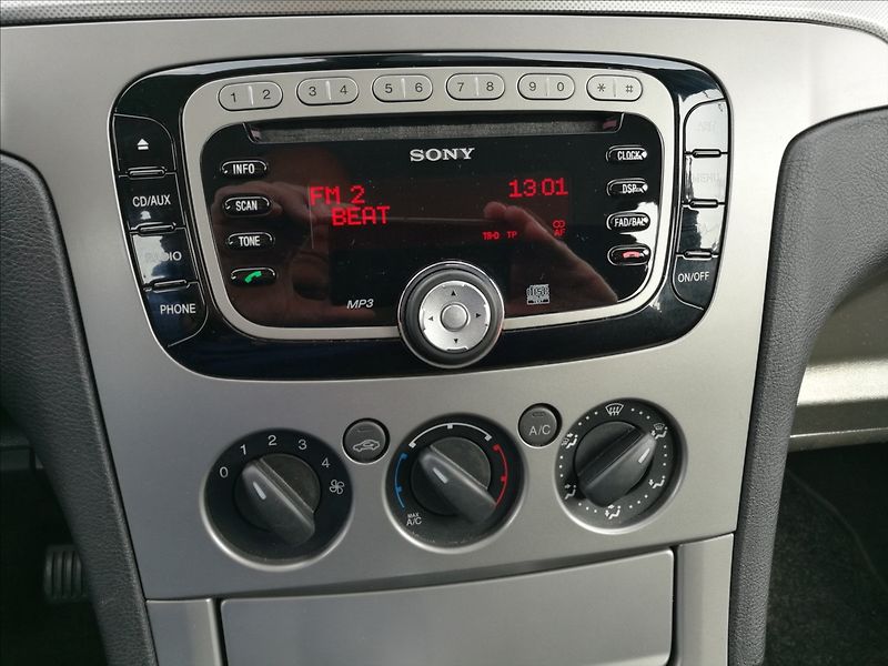 Ford Galaxy 2,0 TDCi 1.majitel - fotka 8 z 19