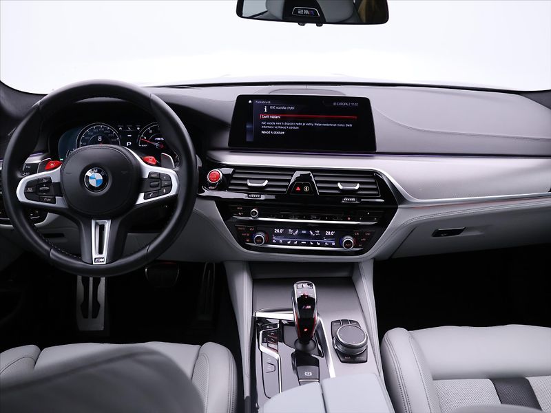 BMW M5 4,4 V8 441kW xDrive Individual - fotka 39 z 46