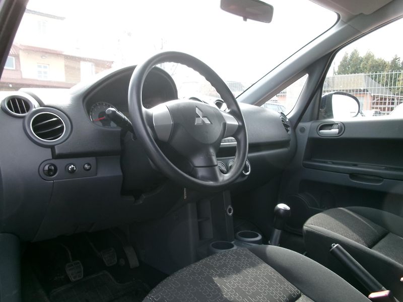 Mitsubishi Colt (2012) 1,3i - ZADÁNO  - fotka 22 z 25