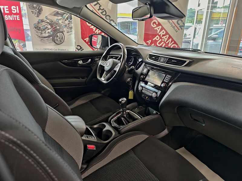 Nissan Qashqai 1.3 DIG-T 103kW KAMERA, PANO - fotka 8 z 25
