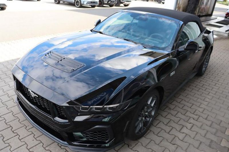 Ford Mustang (2026) 5.0 Convertible MagneRide - fotka 6 z 22