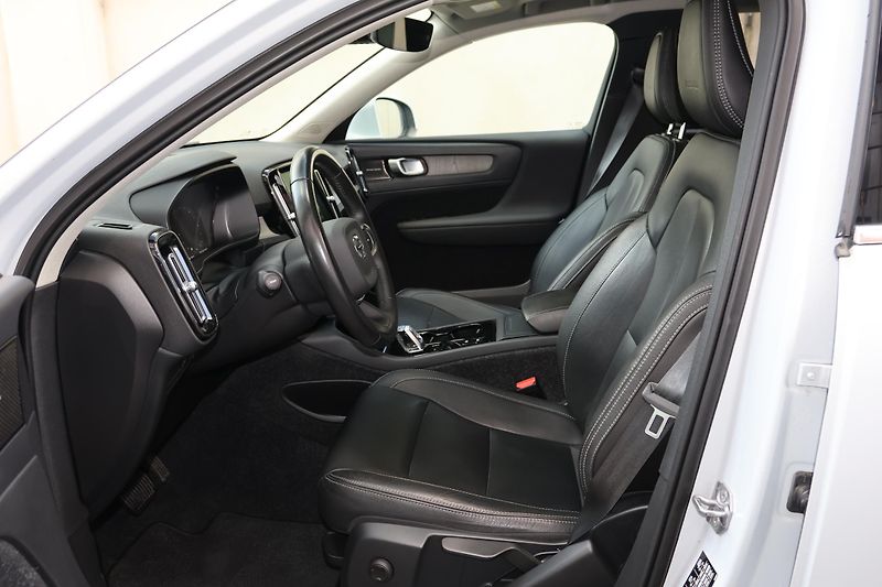 Volvo XC40 (2020) D3 AWD Inscription - fotka 7 z 24