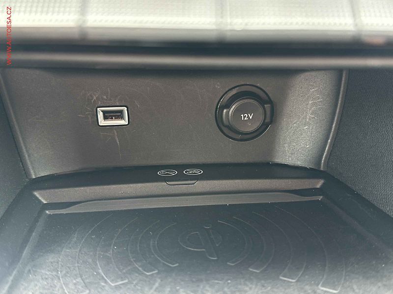 Peugeot 5008 (2020) 1.5 HDi, 2.maj,ČR, Allure - fotka 22 z 24