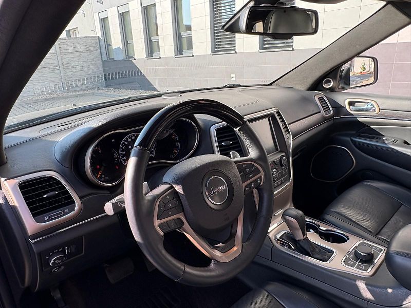 Jeep Grand Cherokee 3.0 CRD 184 kW 4X4 SUMMIT, ČR - fotka 21 z 59
