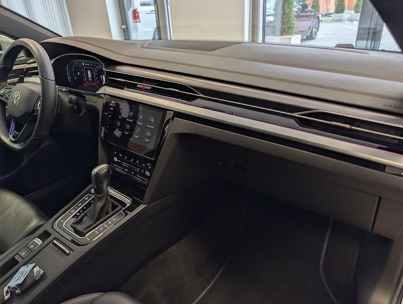 Volkswagen Arteon Shooting Brake 2.0 TSI R 235KW Shooting Brake - fotka 33 z 34