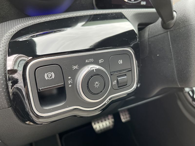 Mercedes-Benz CLA Třída 180 d kupé AMG Line - fotka 12 z 18