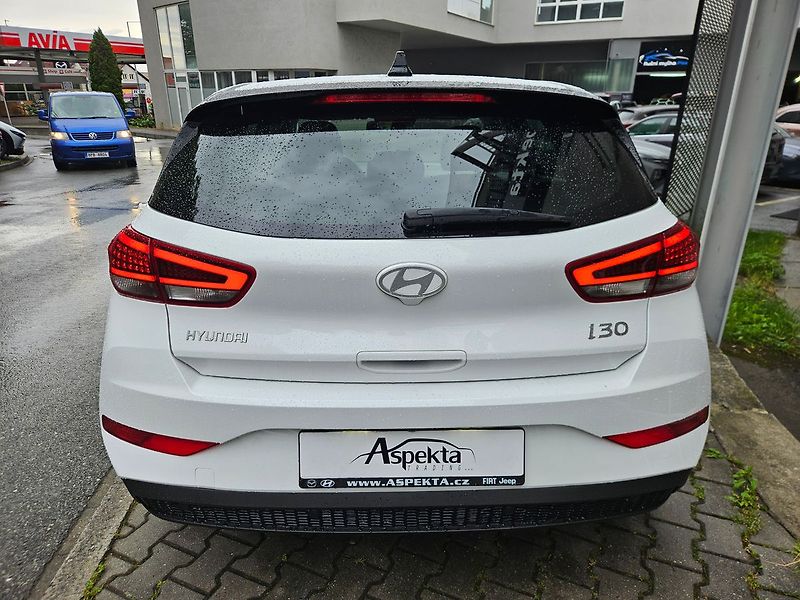 Hyundai i30 1.5i Family, serv.kn., 1.maj. - fotka 4 z 29