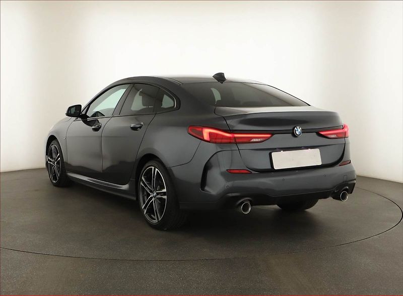 BMW Řada 2 (2021) Sport Line 218d - fotka 4 z 20