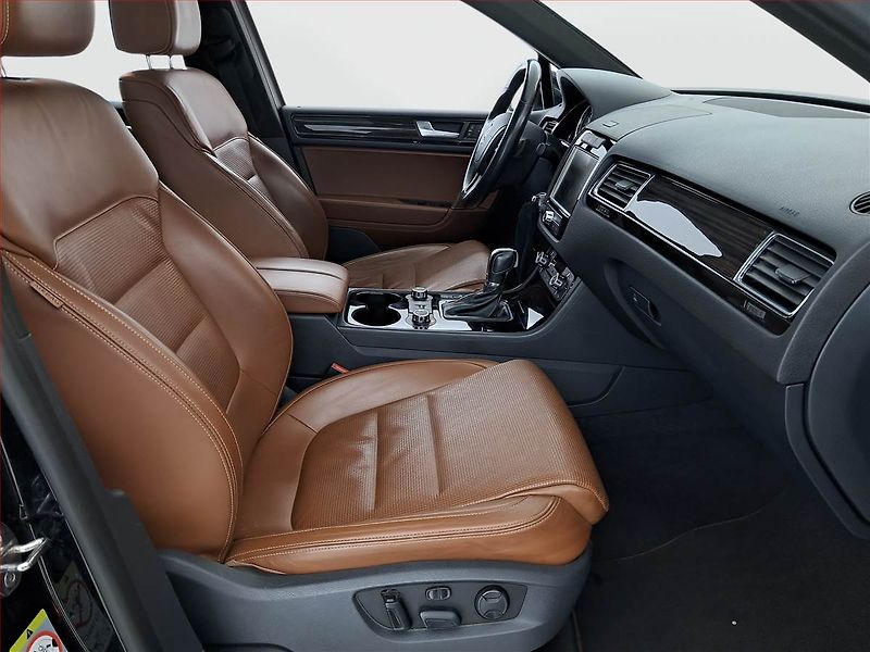 Volkswagen Touareg (2013) 4.2 V8 TDi, 4X4, Automat - fotka 9 z 23
