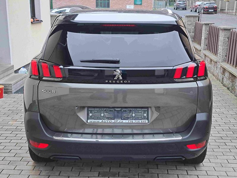 Peugeot 5008 (2019) 1,2 PT EAT8 ALLURE LED NAVI - fotka 4 z 25