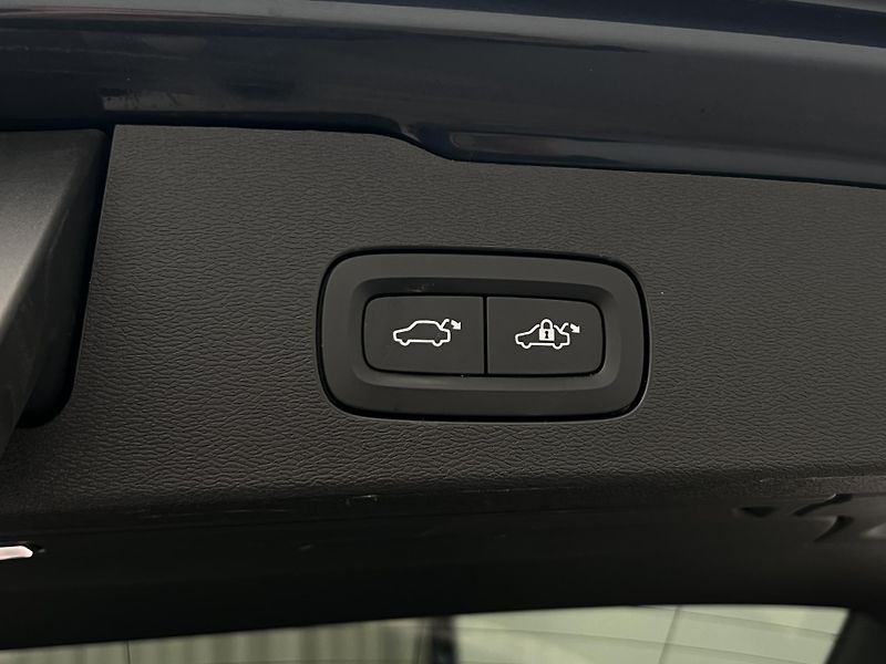 Volvo V60 B4 MOMENTUM AUT  - fotka 40 z 42