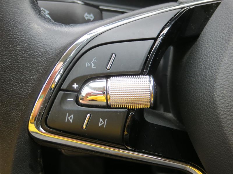 Škoda Superb 2,0 TDI Ambition DSG TAŽNÉ ČR - fotka 21 z 26