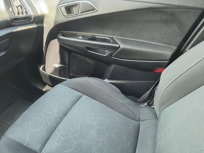 Ford B-MAX (2014) 1.4 66KW/VYHŘ.SED+SKLO/AC/ESP - fotka 46 z 54