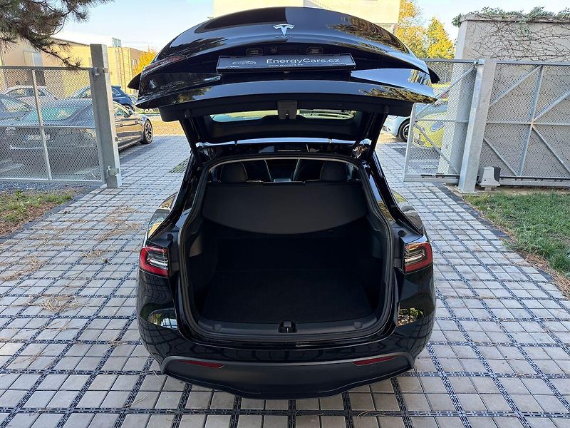 Tesla Model Y Standart Range LFP - fotka 35 z 40