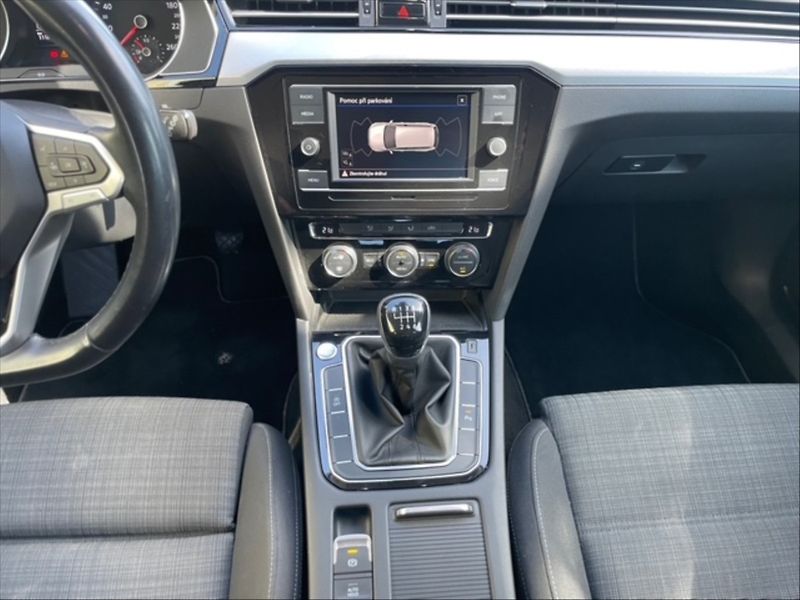 Volkswagen Passat 2,0 TDI 110 Business - fotka 10 z 11