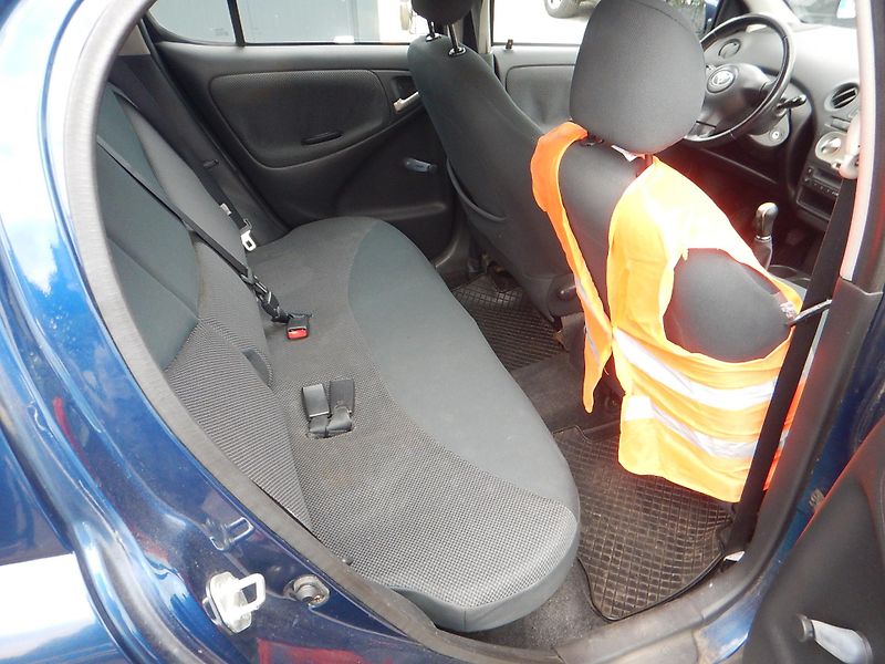 Toyota Yaris 1.0 VVTi, KLIMA - fotka 12 z 20