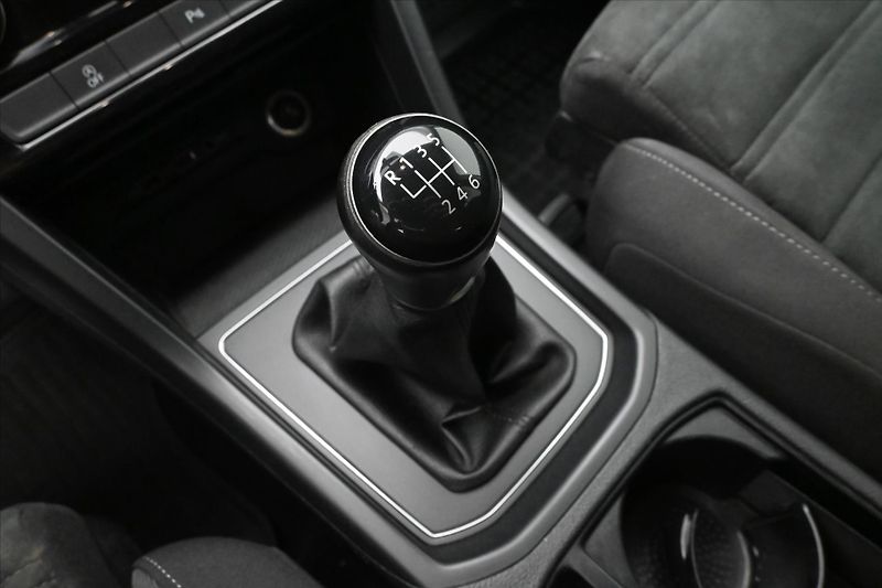 Volkswagen Touran 1,6 TDI 85kW Navi Senzory - fotka 22 z 30