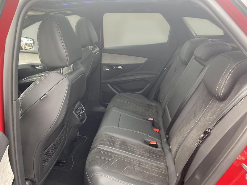 Peugeot 3008 GT HYBRIDe-EAT8 4x4 - fotka 18 z 27