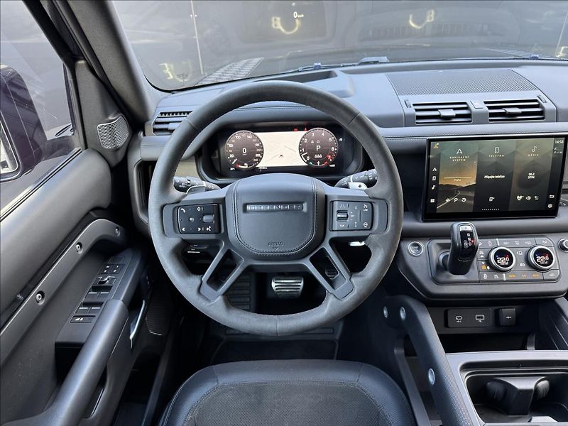 Land Rover Defender 5,0 110 P525 V8 AT AWD ČR DPH - fotka 16 z 34