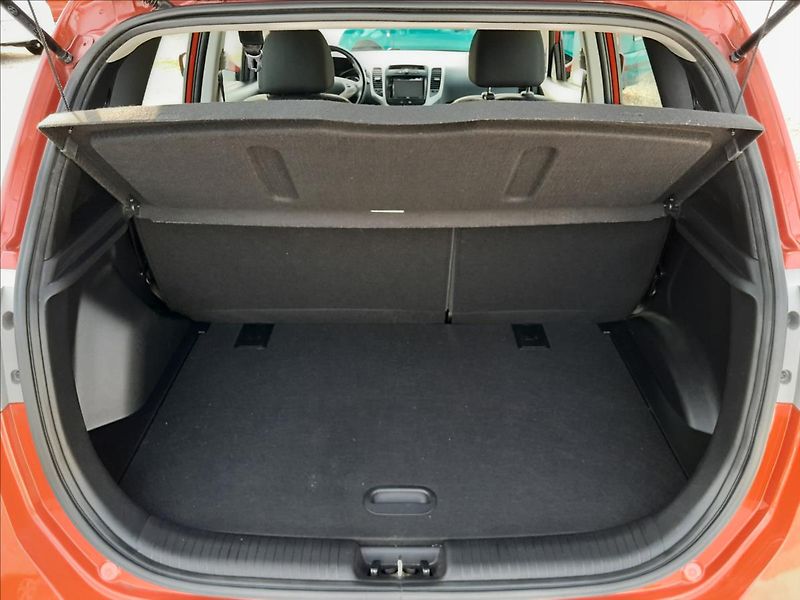 Hyundai ix20 1,6i 91 kW - fotka 24 z 49