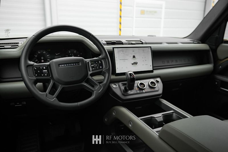 Land Rover Defender (2025) D250 MHEV X-Dynamic SE - fotka 25 z 52
