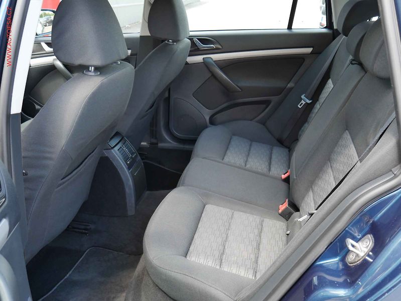 Škoda Octavia (2012) 1.6TDi, ČR, Ambition - fotka 10 z 16