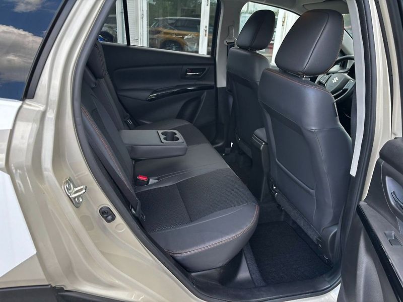 Suzuki S-Cross 4x4 Black Edition - fotka 11 z 12