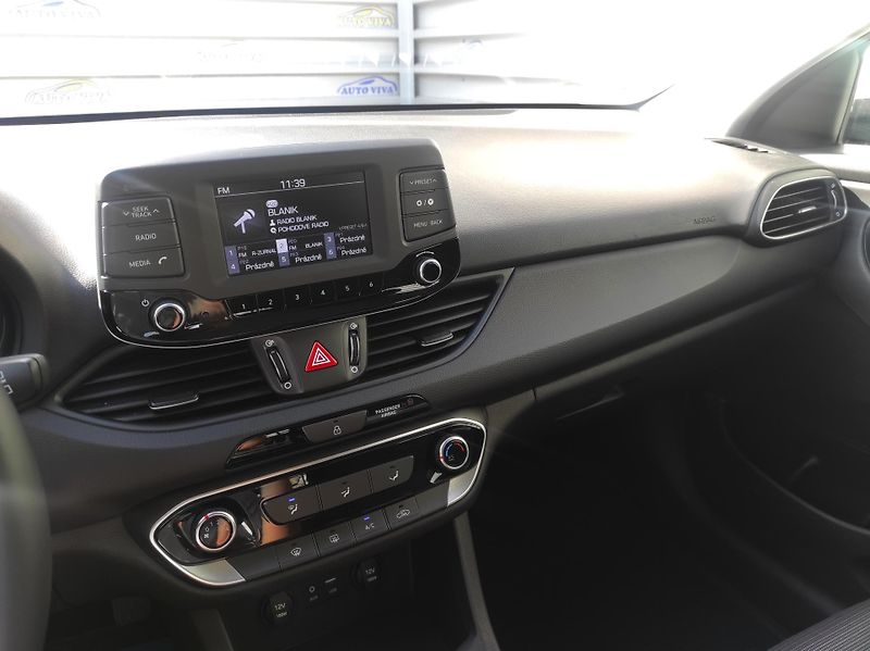 Hyundai i30 1,4DOHC 16V,73kW,Top KM - fotka 11 z 37