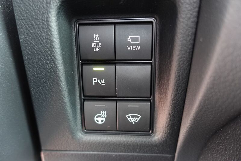 Toyota Land Cruiser 2.8 D-4D Executive Family 7mís - fotka 26 z 38